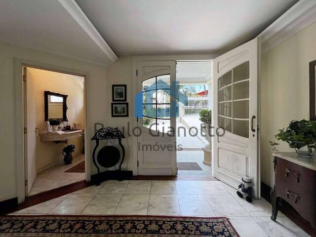 Mansão para Venda em Carapicuíba - 4