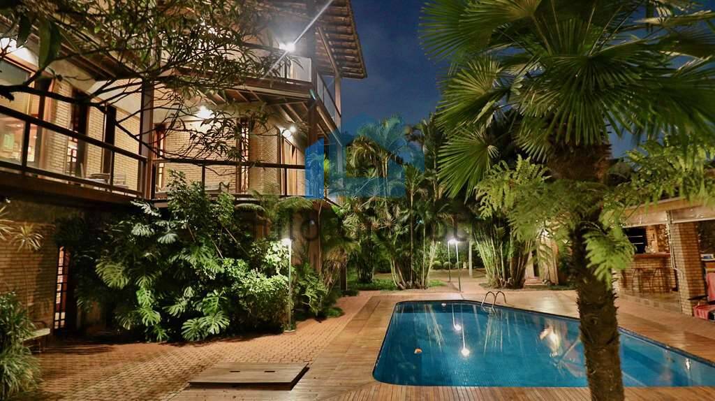 Casa de Condomínio à venda com 7 quartos, 628m² - Foto 1