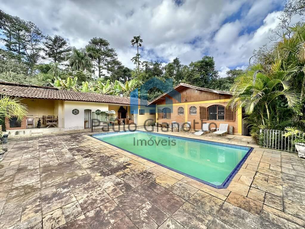Casa à venda com 3 quartos, 233m² - Foto 1